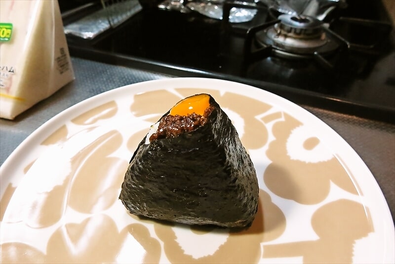 『セブンイレブン』相盛おむすび 肉そぼろと卵黄7