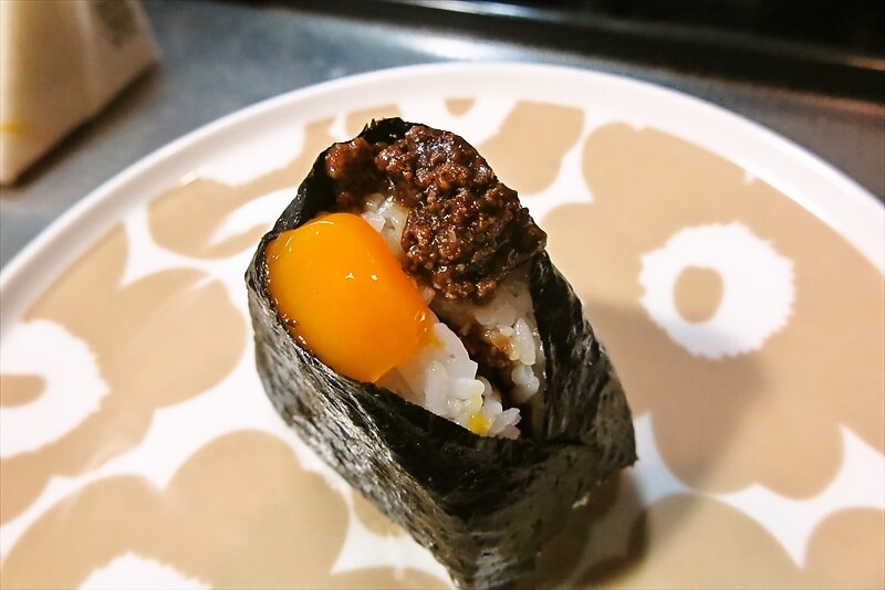 『セブンイレブン』相盛おむすび 肉そぼろと卵黄10