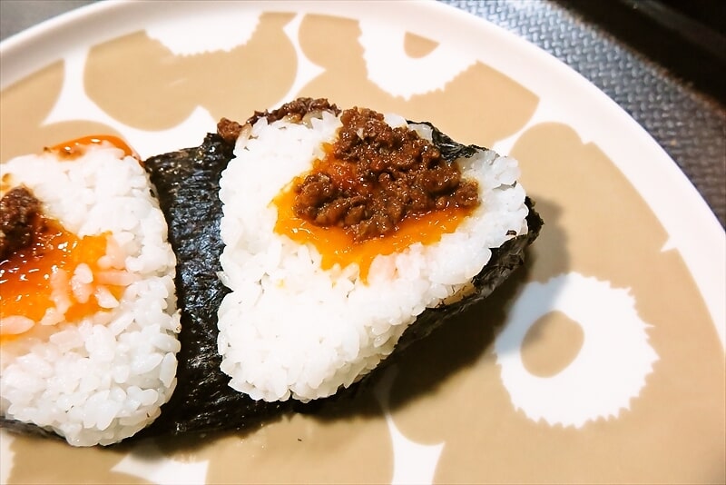 『セブンイレブン』相盛おむすび 肉そぼろと卵黄13