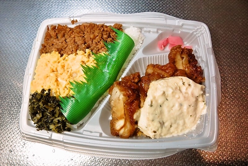 2025年10月『ファミリーマート』3色そぼろ&チキン南蛮弁当5