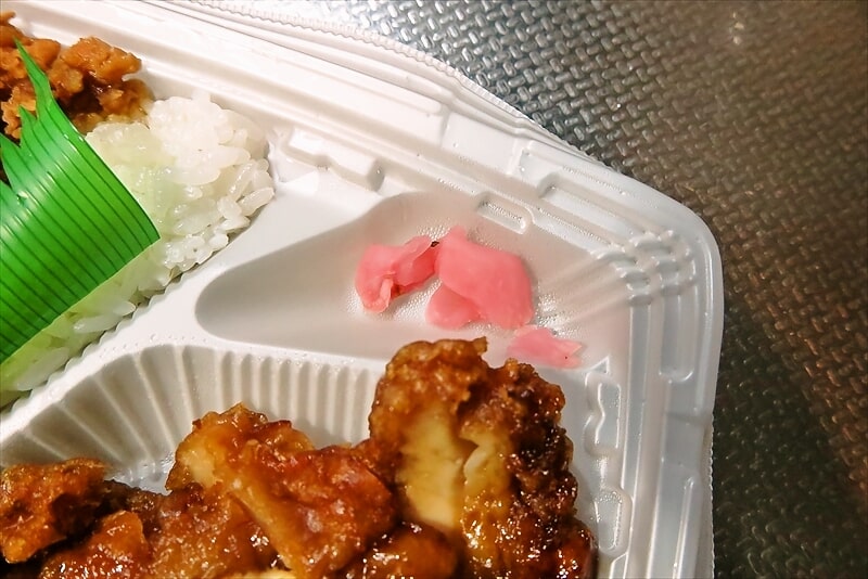 2025年10月『ファミリーマート』3色そぼろ&チキン南蛮弁当8