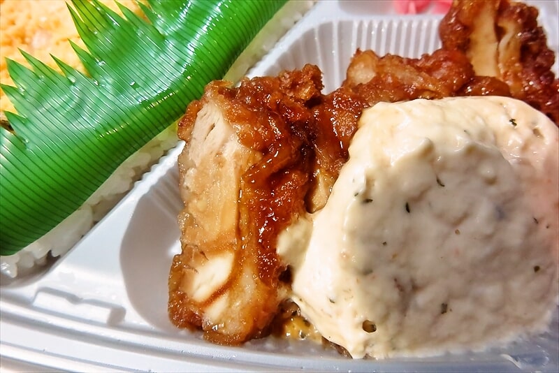 2025年10月『ファミリーマート』3色そぼろ&チキン南蛮弁当10