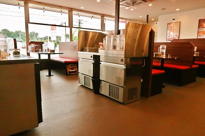 『京都北白川ラーメン魁力屋 相模原緑が丘店』テーブル席