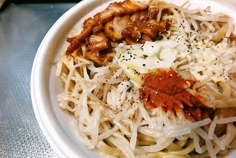 『ローソン』旨辛!満腹濃厚豚ラーメン10