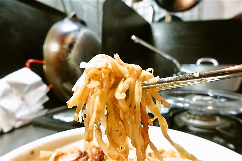 『ローソン』旨辛!満腹濃厚豚ラーメン15