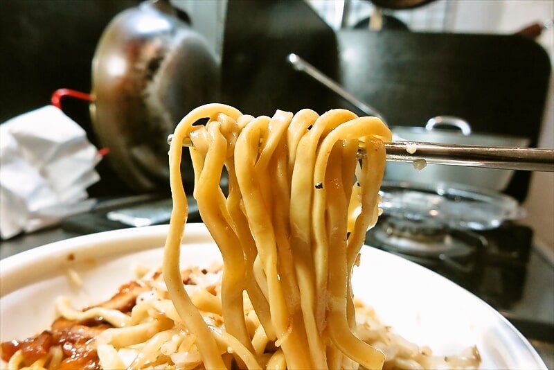 『ローソン』旨辛!満腹濃厚豚ラーメン16