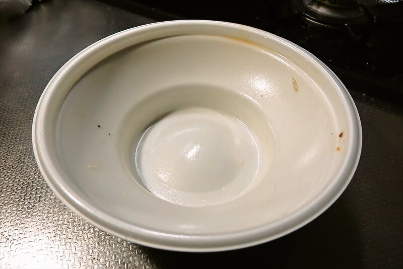 『ローソン』旨辛!満腹濃厚豚ラーメン17