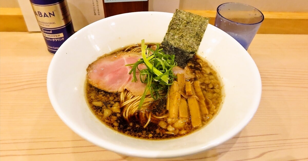 小田急相模原駅『ラーメンLab ろじっく』背脂ブラックラーメンサムネイル