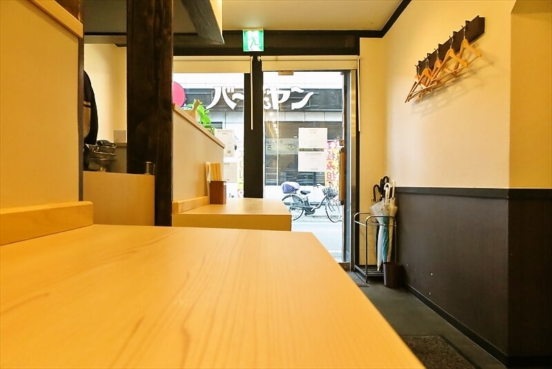 小田急相模原駅『ラーメンLab ろじっく』店内写真1