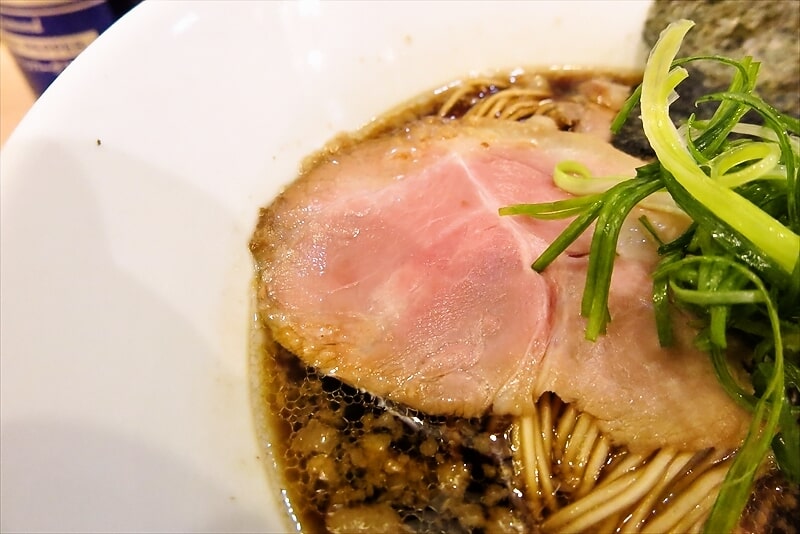 小田急相模原駅『ラーメンLab ろじっく』背脂ブラックラーメン7