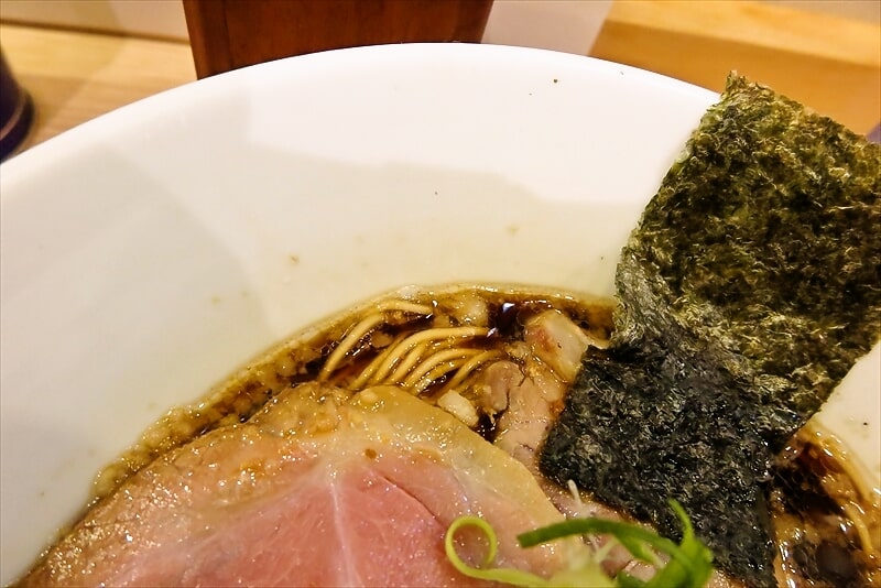 小田急相模原駅『ラーメンLab ろじっく』背脂ブラックラーメン8