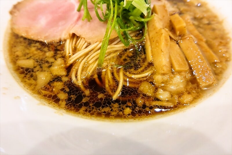 小田急相模原駅『ラーメンLab ろじっく』背脂ブラックラーメン10