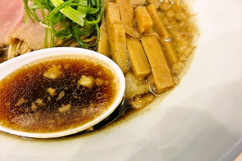 小田急相模原駅『ラーメンLab ろじっく』背脂ブラックラーメン11