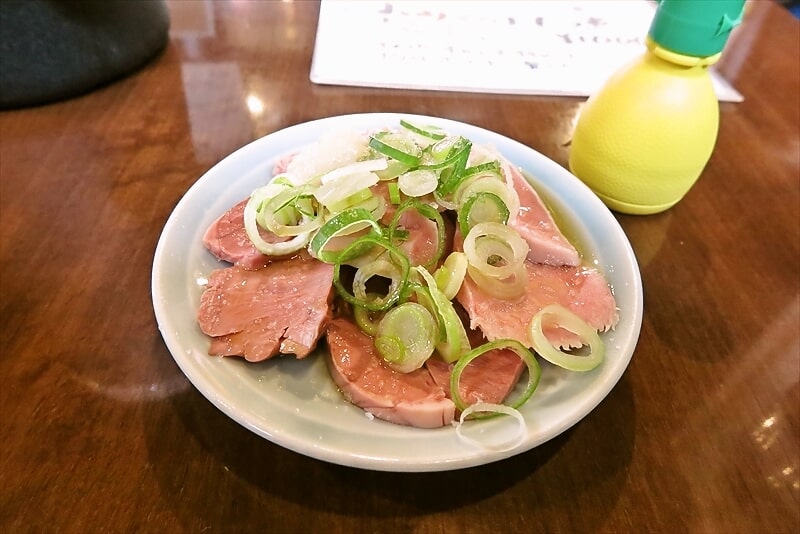 町田市『もつ煮の店マボロシ』肉刺盛り1