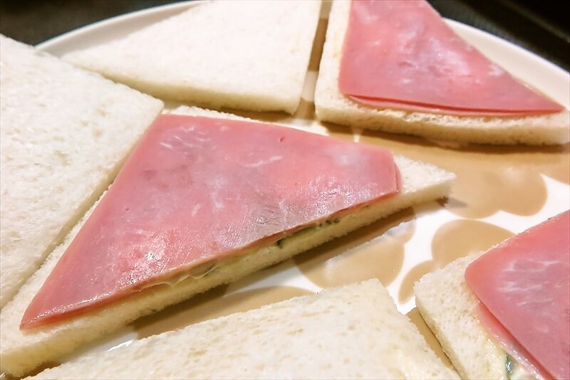 『セブンイレブン』ジューシーハムサンドからしマヨネーズ入り10