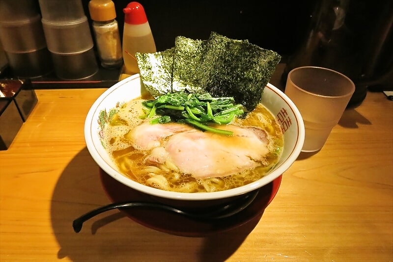 小田急相模原駅『ラーメン 寅や』家系ラーメン1