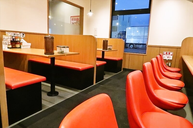 『横浜家系ラーメン 町田商店 山際店』店内写真