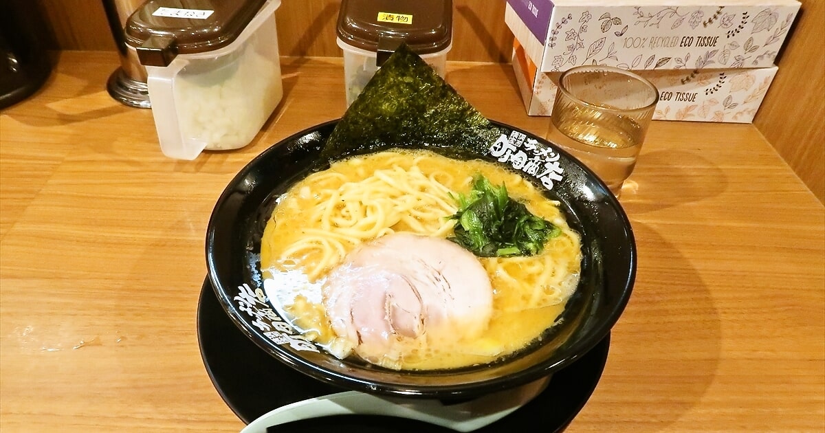 『横浜家系ラーメン 町田商店 山際店』醤油豚骨朝ラーメン大盛りサムネイル