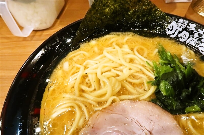 『横浜家系ラーメン 町田商店 山際店』醤油豚骨朝ラーメン大盛り8