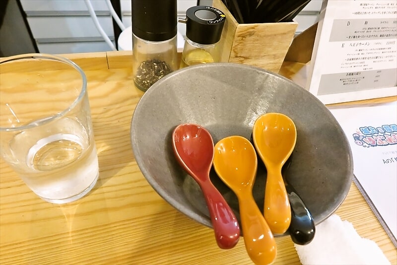 八王子市『麺宮寺麦子(めんぐうじむぎこ)』卓上調味料