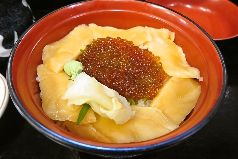 相模原市淵野辺駅『鮨処 すし亭』いくらとサーモンの親子丼3