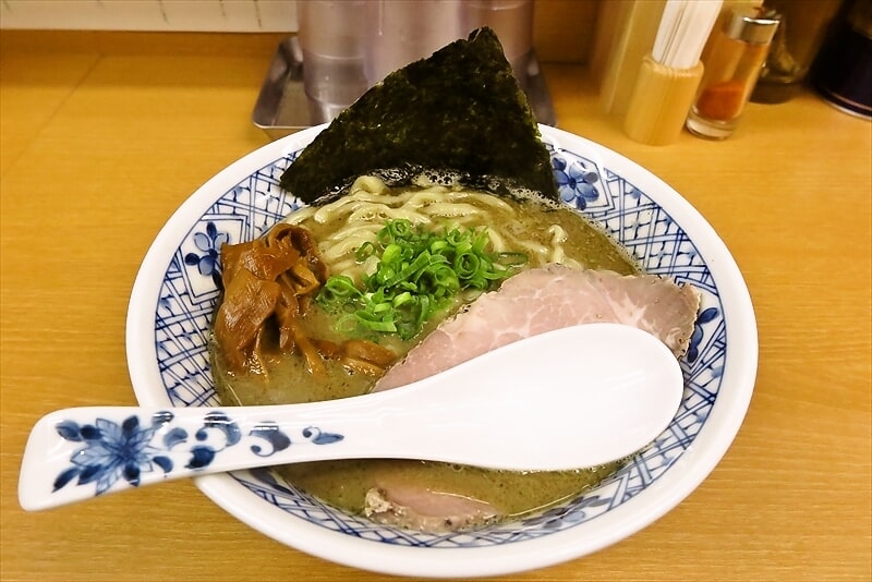 町田市町田駅『煮干中華そば すず松』ラーメン2