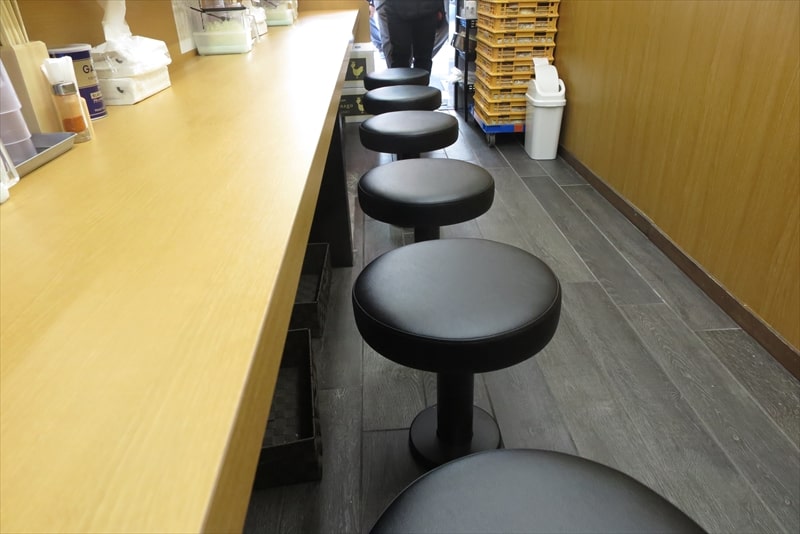 町田市町田駅『煮干中華そば すず松』店内写真1