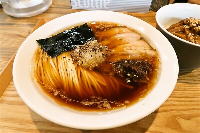 『YOKOKURA STOREHOUSE（ヨコスト）』玉ねぎ中華そばとメンマごはん3