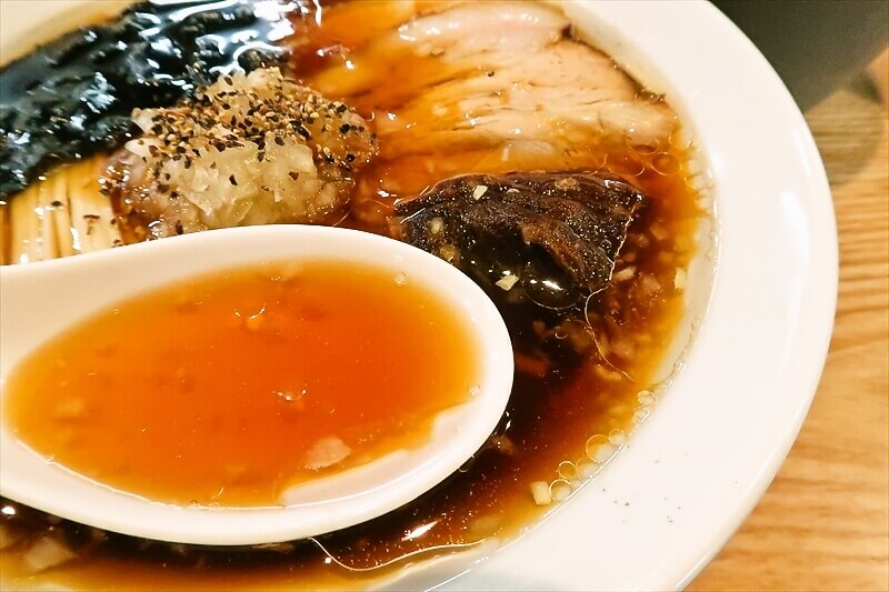 『YOKOKURA STOREHOUSE（ヨコスト）』玉ねぎ中華そばとメンマごはん9