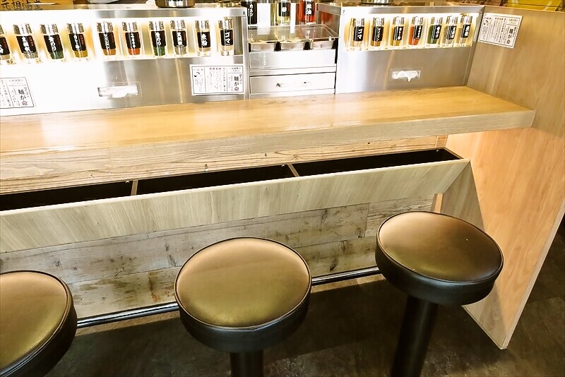 相模大野駅『元祖油堂 油そば 相模大野店』カウンター席