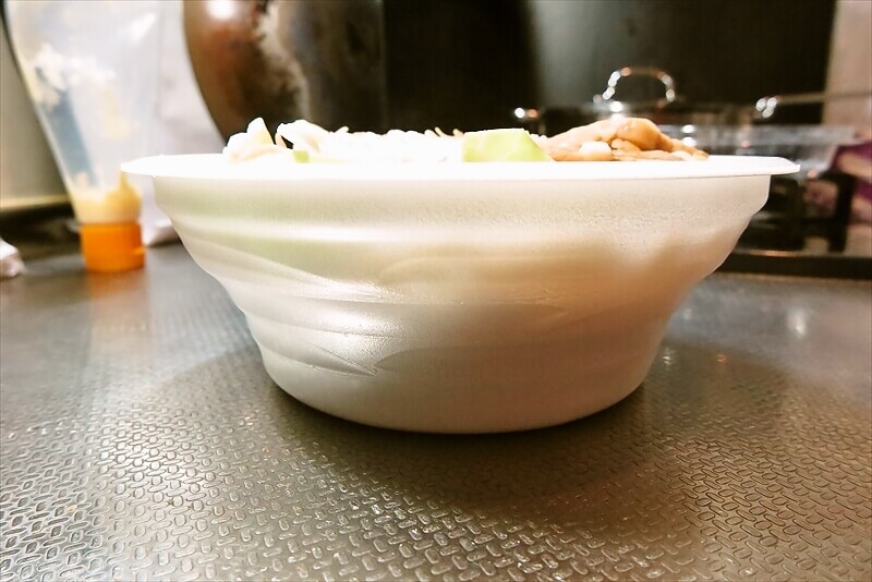 2026年『ファミリーマート』ラーメン荘 歴史を刻め 監修 豚ラーメン13