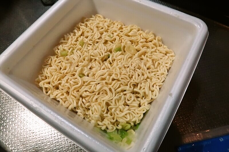 2026年『ローソン』麺大盛りソース焼そば（カップ麺）8