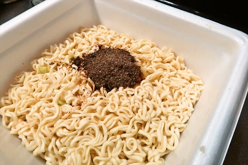 2026年『ローソン』麺大盛りソース焼そば（カップ麺）9