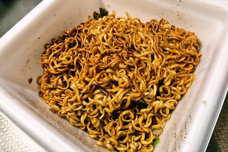 2026年『ローソン』麺大盛りソース焼そば（カップ麺）11