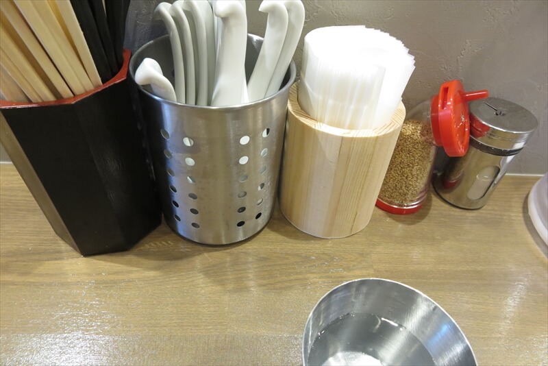 相模原市淵野辺『二代目 南洲ラーメン』卓上調味料2