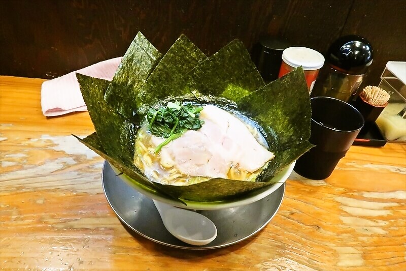 相模原市『家系ラーメン 六郷家』ラーメン海苔トッピング1