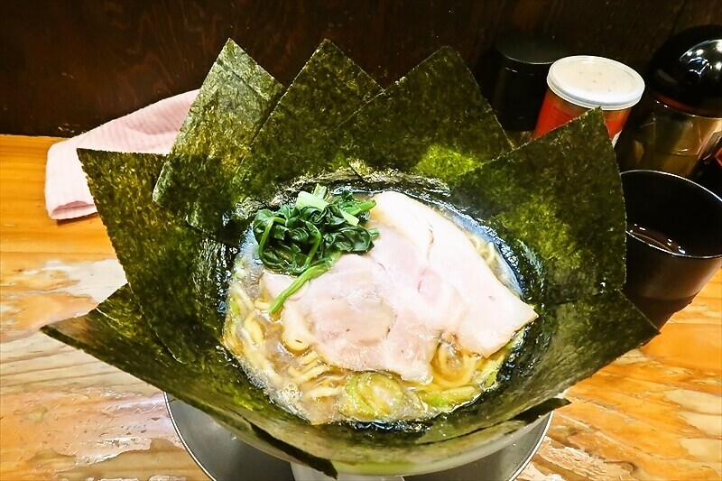 相模原市『家系ラーメン 六郷家』ラーメン海苔トッピング2