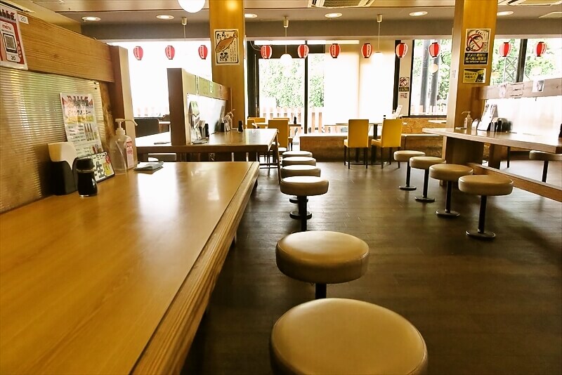 神奈川県『刺身食べ放題 漁港食堂 秦野店』店内写真