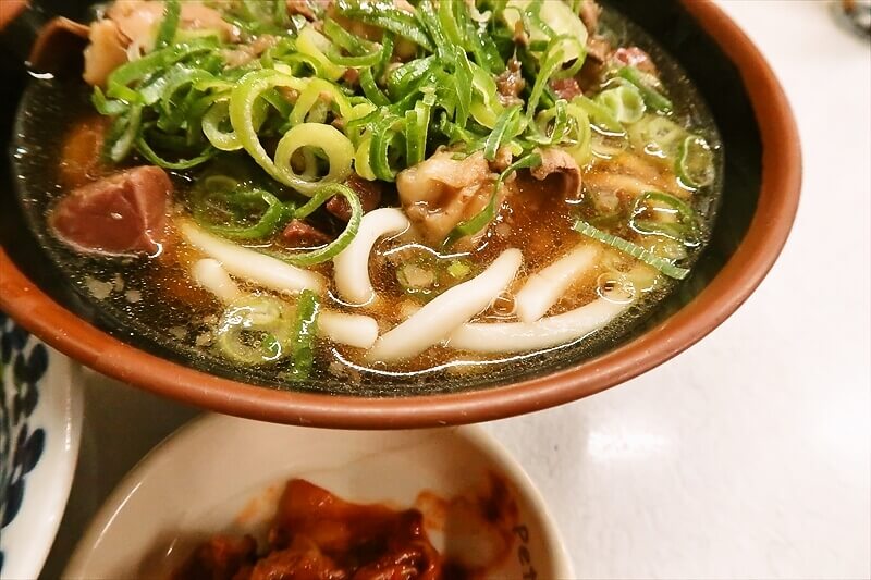 大阪市西成区『ホルモン鍋 たつ屋』ホルモンうどん2