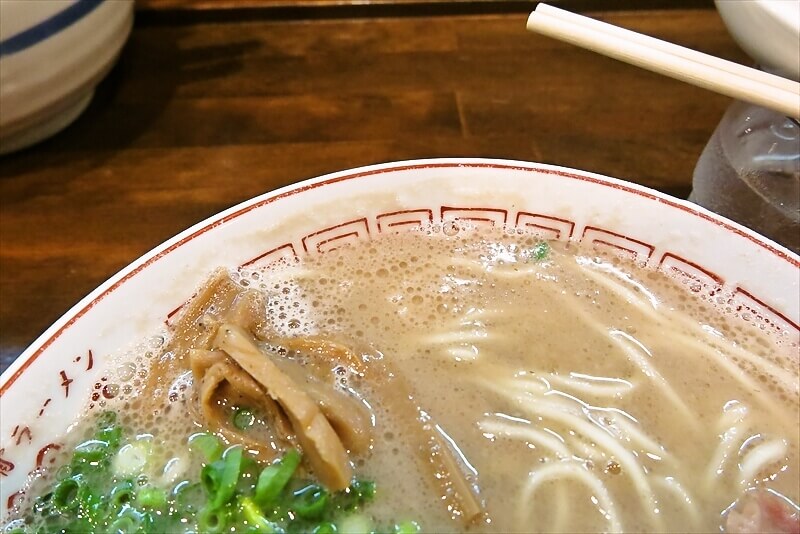 八王子市『豚骨ラーメン 開王』豚骨ラーメン3
