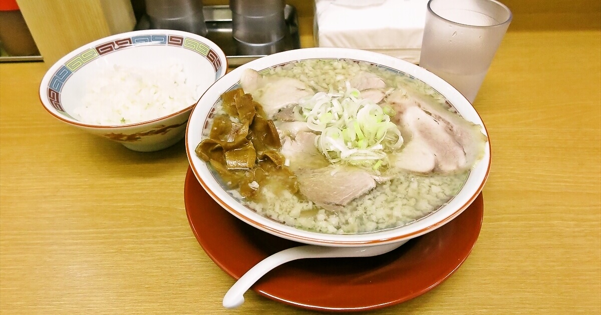 町田市町田駅『元祖焼豚センター 三兎』こってり中華そば（背脂）サムネイル
