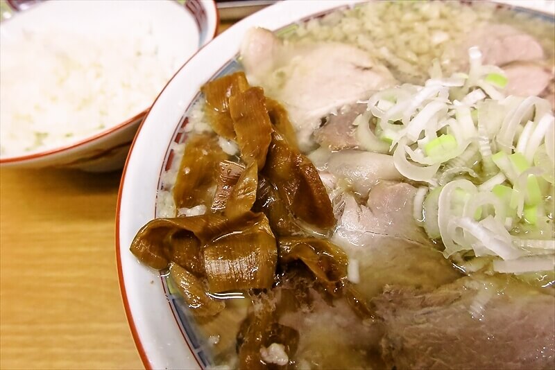 町田市町田駅『元祖焼豚センター 三兎』こってり中華そば（背脂）4