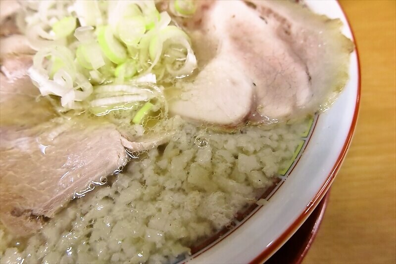 町田市町田駅『元祖焼豚センター 三兎』こってり中華そば（背脂）6