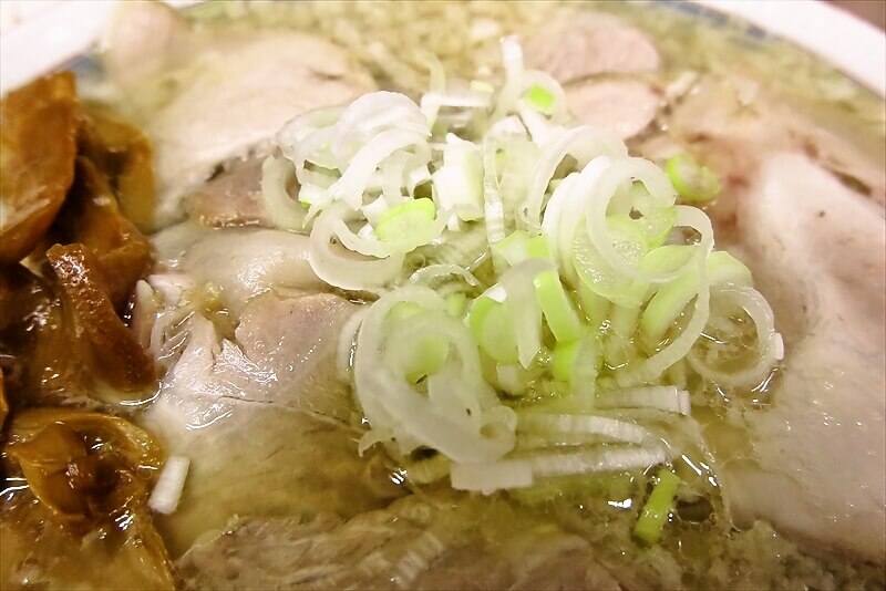 町田市町田駅『元祖焼豚センター 三兎』こってり中華そば（背脂）7