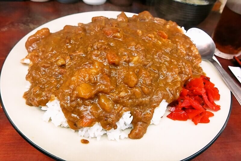 相模原市『とんかつ赤城』特選カツカレー中盛キャベツ半分1
