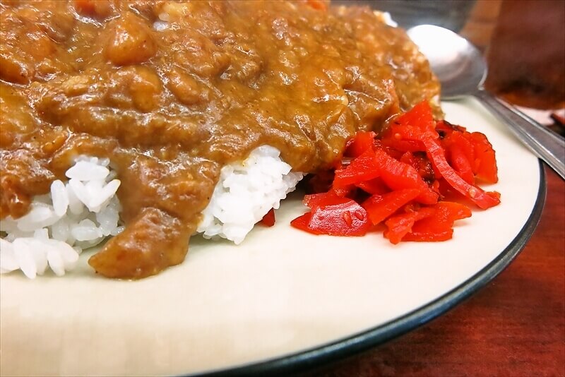 相模原市『とんかつ赤城』特選カツカレー中盛キャベツ半分2