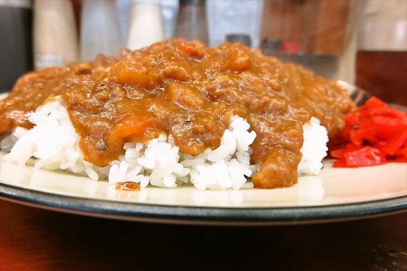 相模原市『とんかつ赤城』特選カツカレー中盛キャベツ半分3
