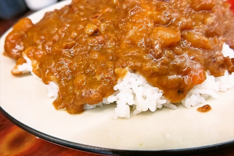 相模原市『とんかつ赤城』特選カツカレー中盛キャベツ半分4