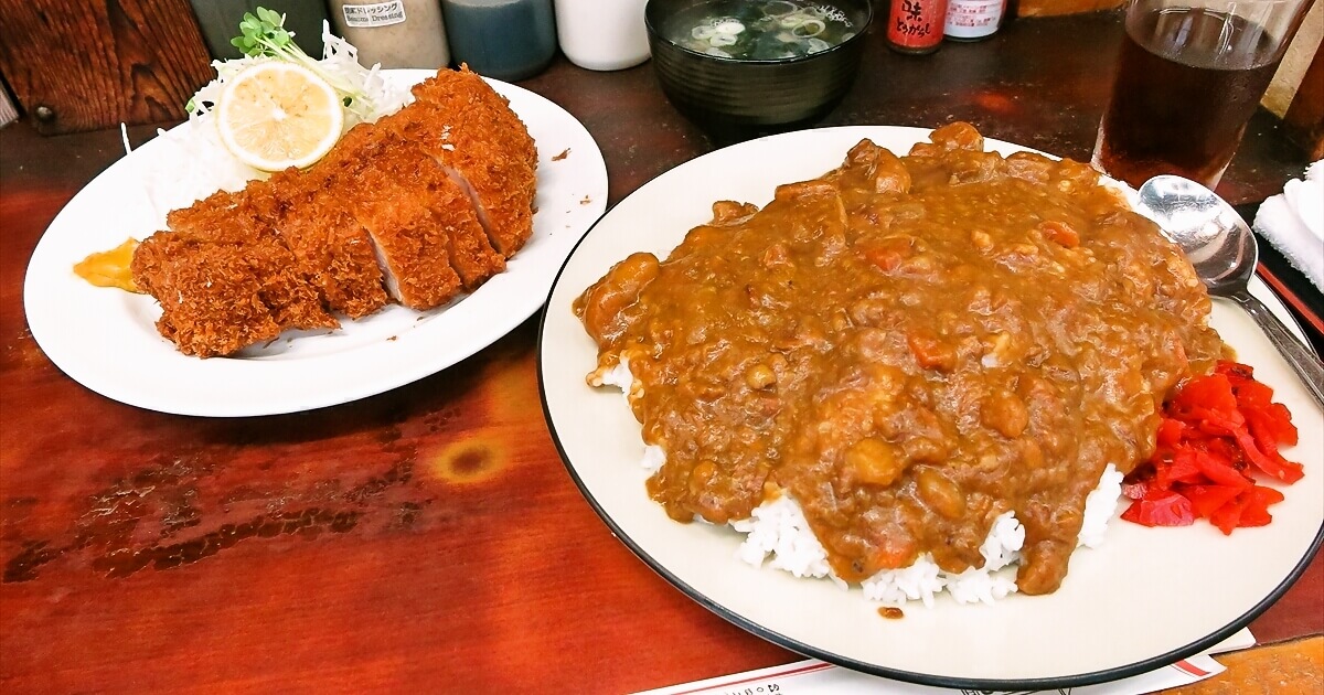 相模原市『とんかつ赤城』特選カツカレー中盛キャベツ半分サムネイル