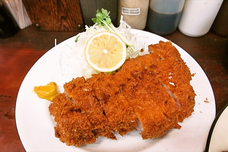 相模原市『とんかつ赤城』特選カツカレー中盛キャベツ半分6